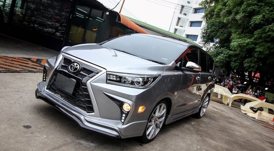 This custom Toyota Innova is trying to pass of as a Lexus MPV