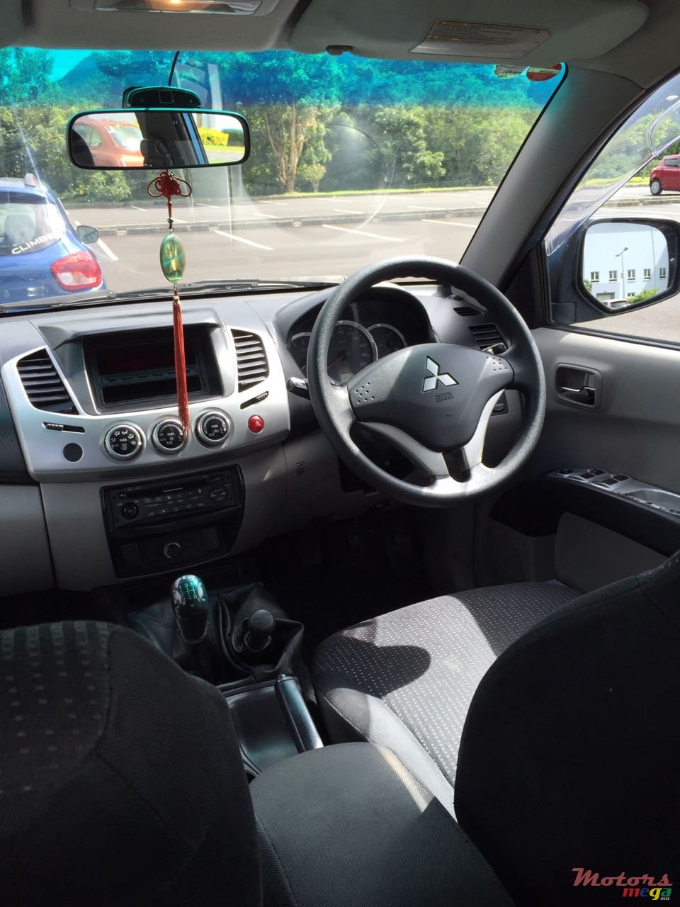2010' Mitsubishi L 200 photo #1