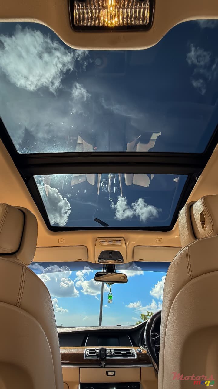 2012' BMW 530 GT photo #7