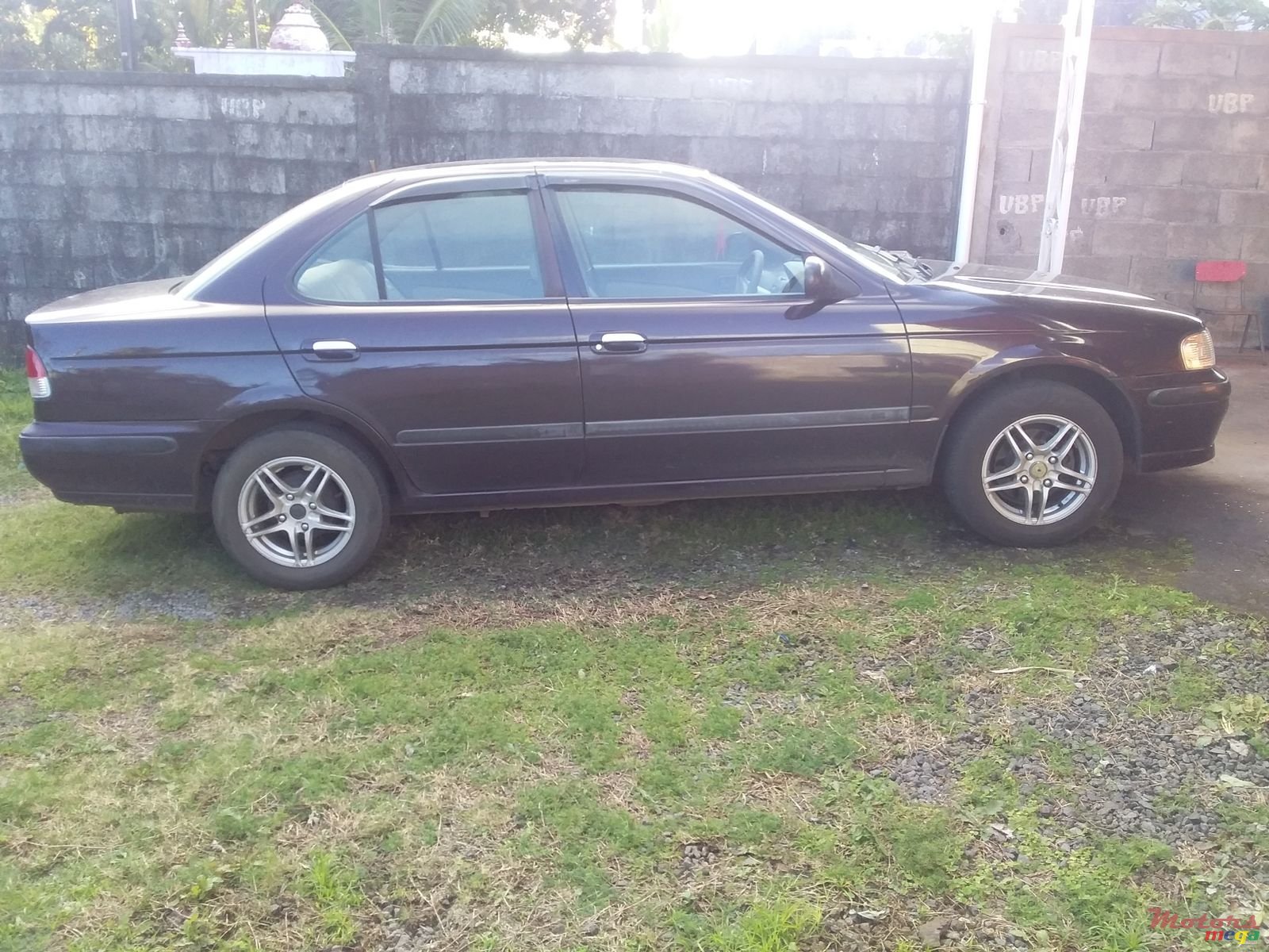 1999' Nissan Sunny photo #1