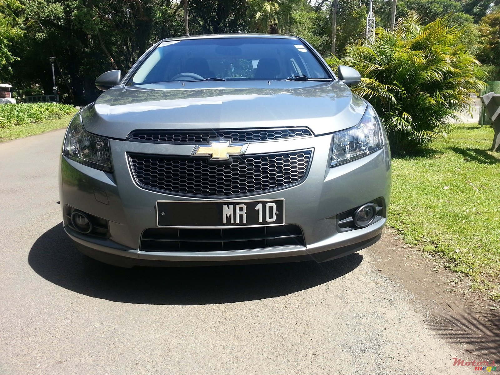 2010' Chevrolet Cruze photo #1