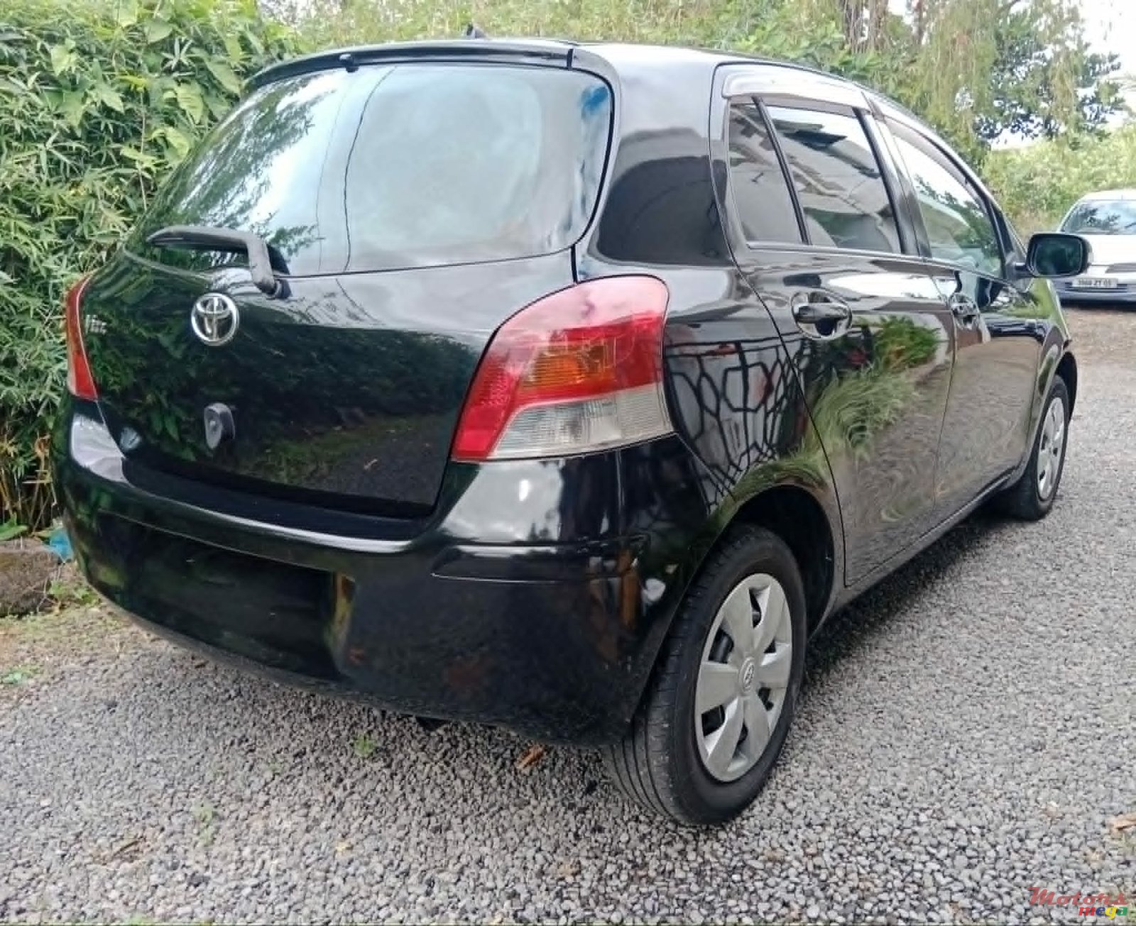 2009' Toyota Vitz AUTOMATIC GEAR photo #3