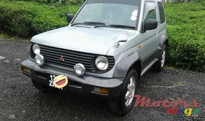 1997' Mitsubishi Pajero photo #1