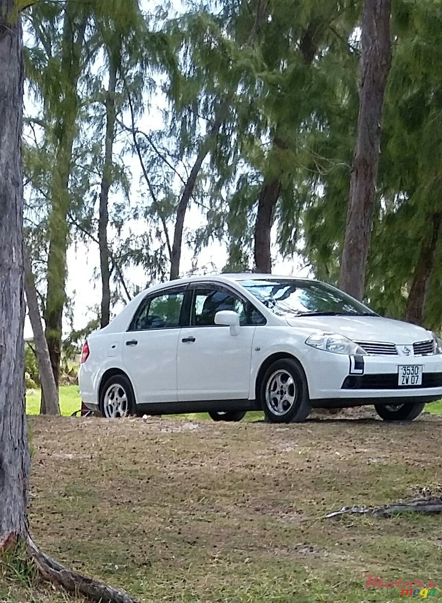 2007' Nissan Tiida photo #1