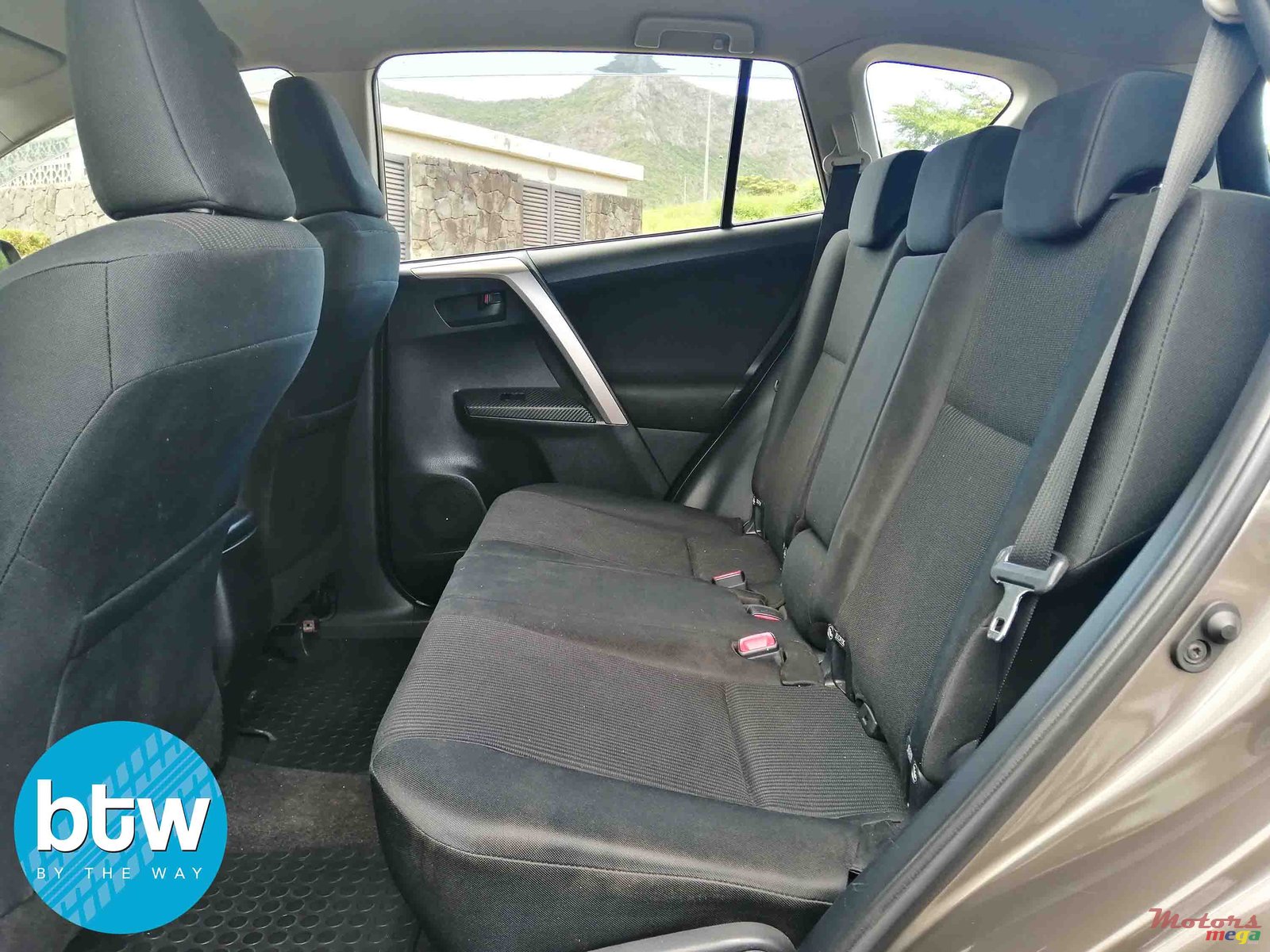 2015' Toyota RAV4 photo #4