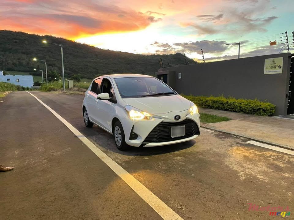 2019' Toyota Vitz photo #2