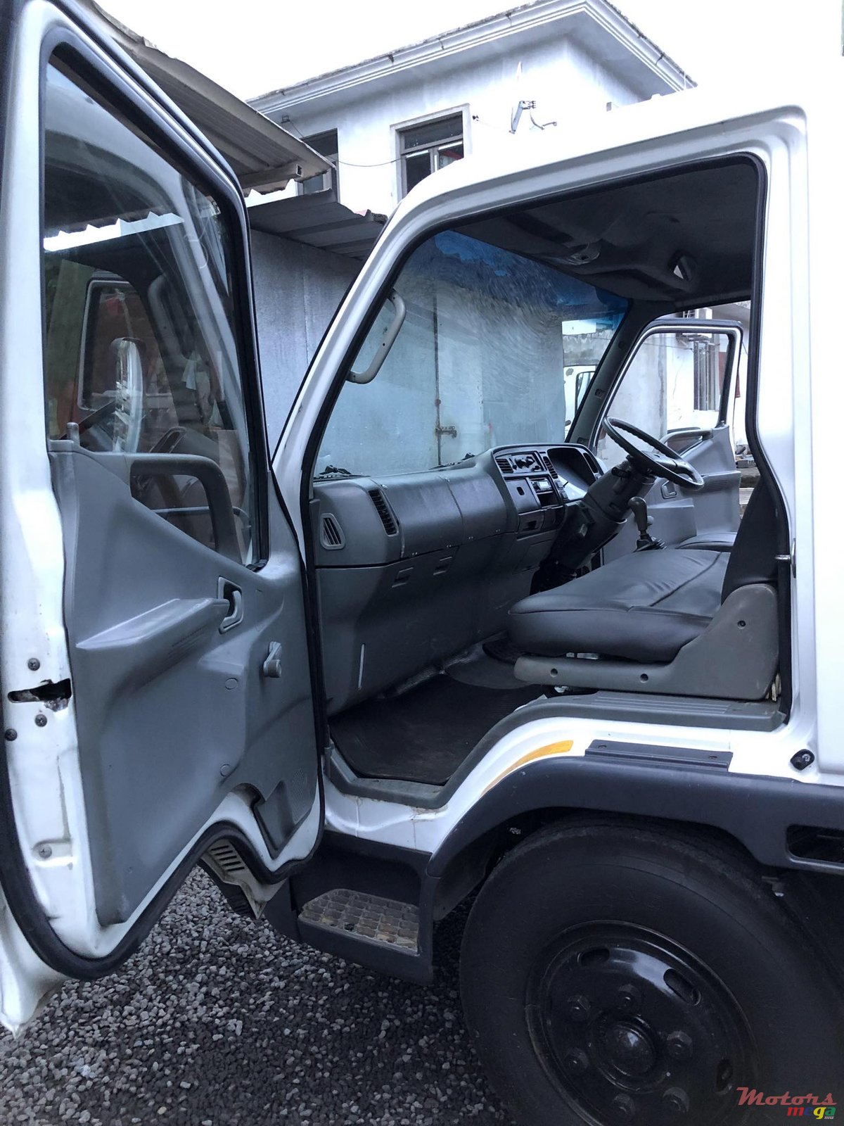 2009' Mitsubishi Canter photo #7