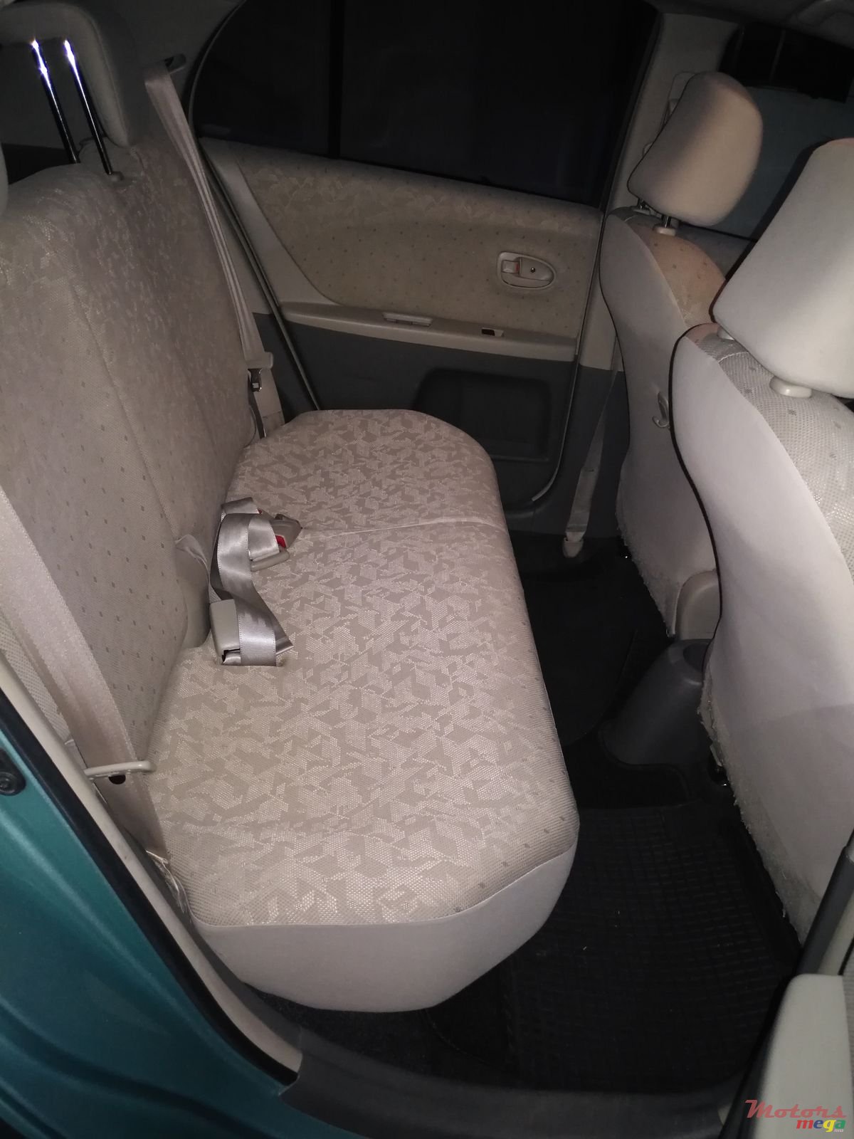 2008' Toyota Vitz photo #5