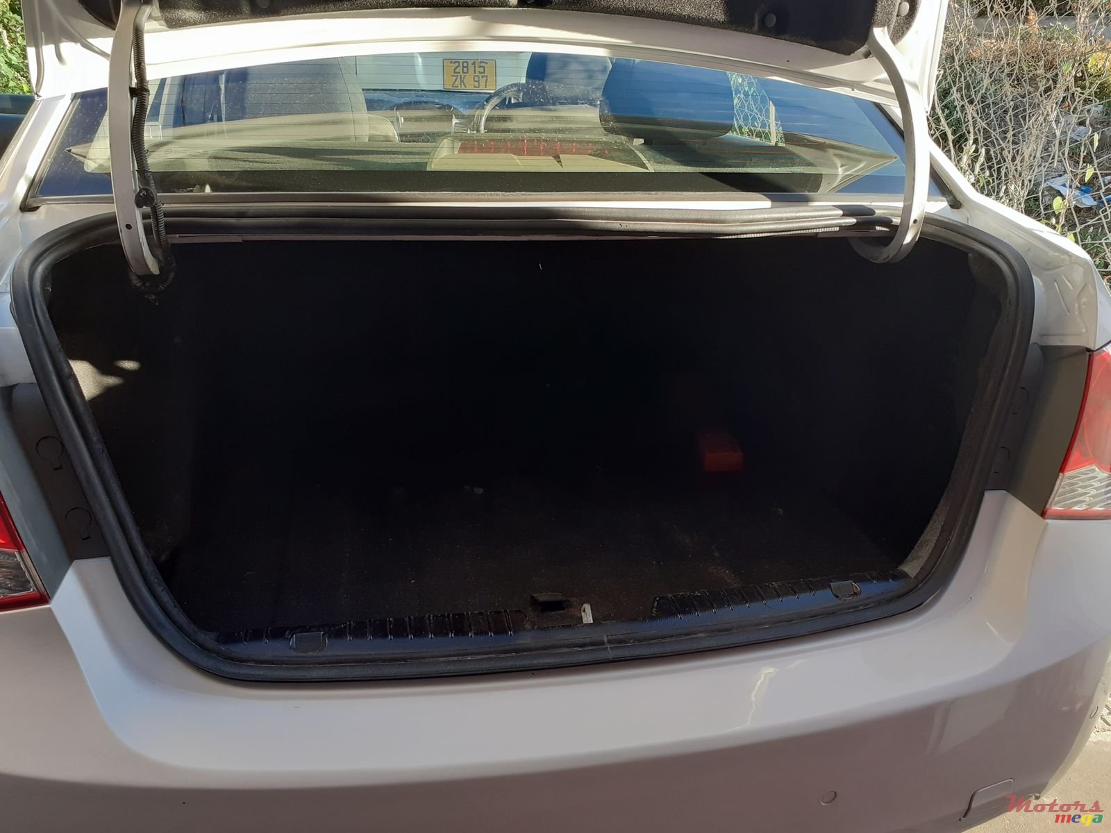 2011' Chevrolet Cruze LS photo #6