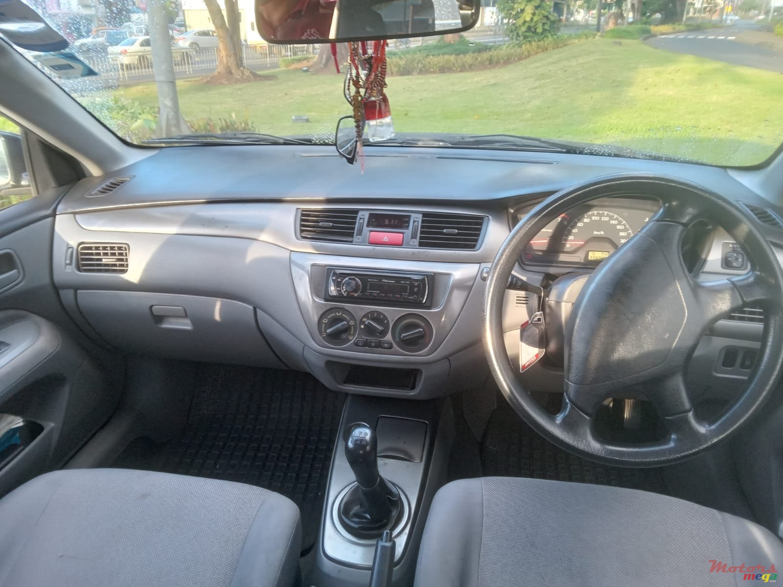 2010' Mitsubishi Lancer photo #4