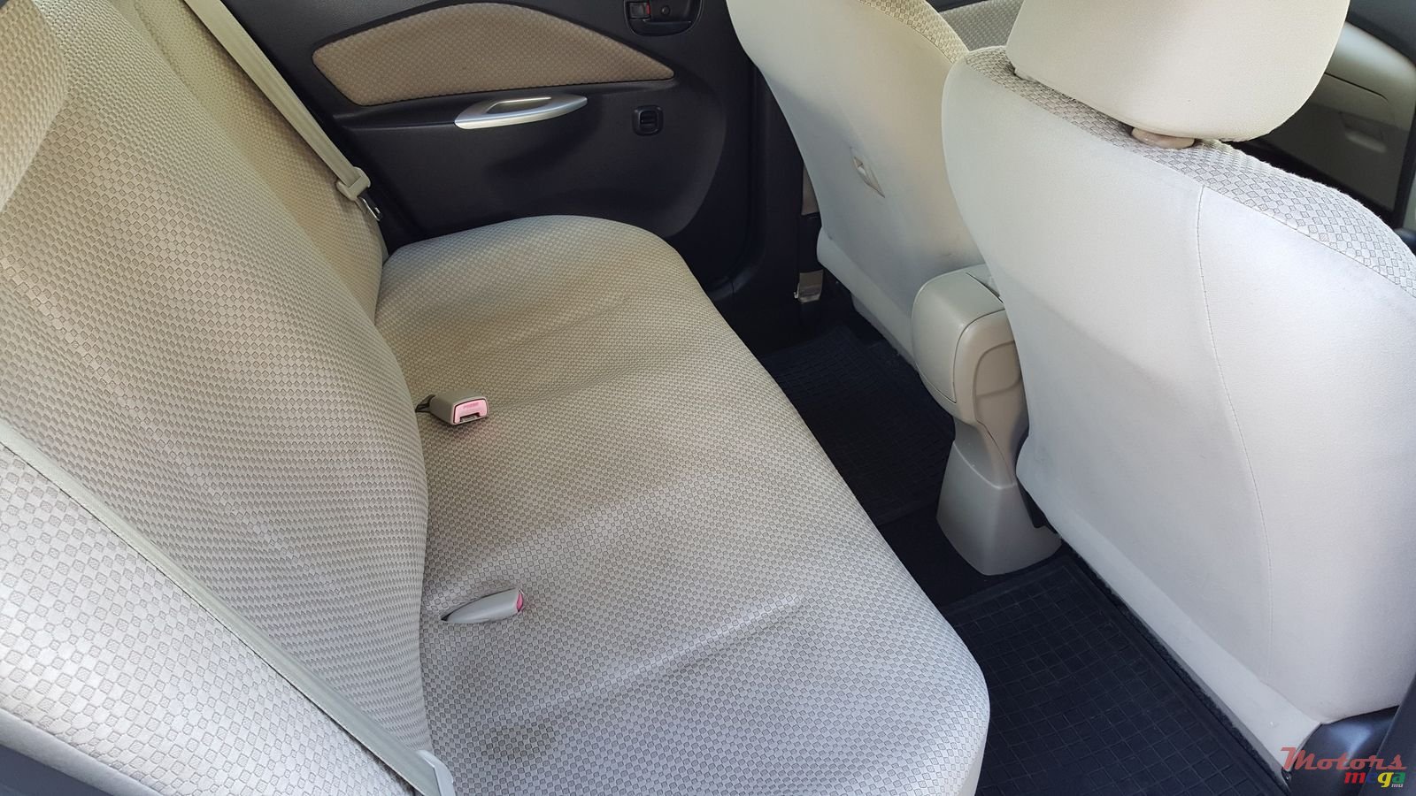 2006' Toyota Belta photo #3