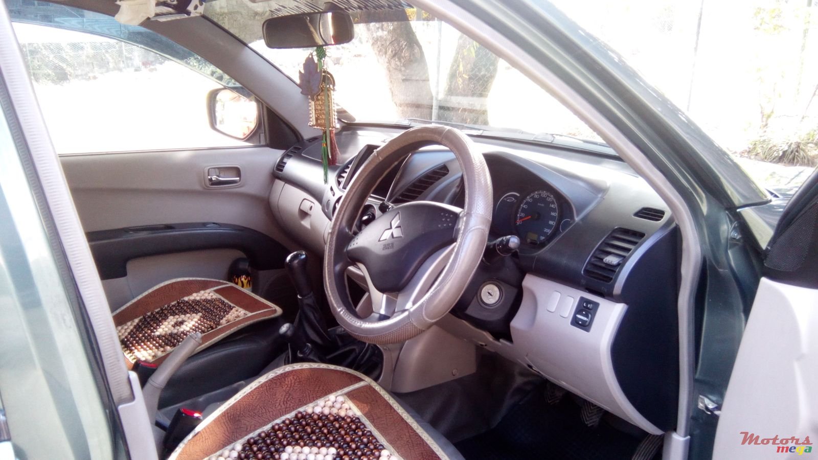 2010' Mitsubishi L 200 photo #4