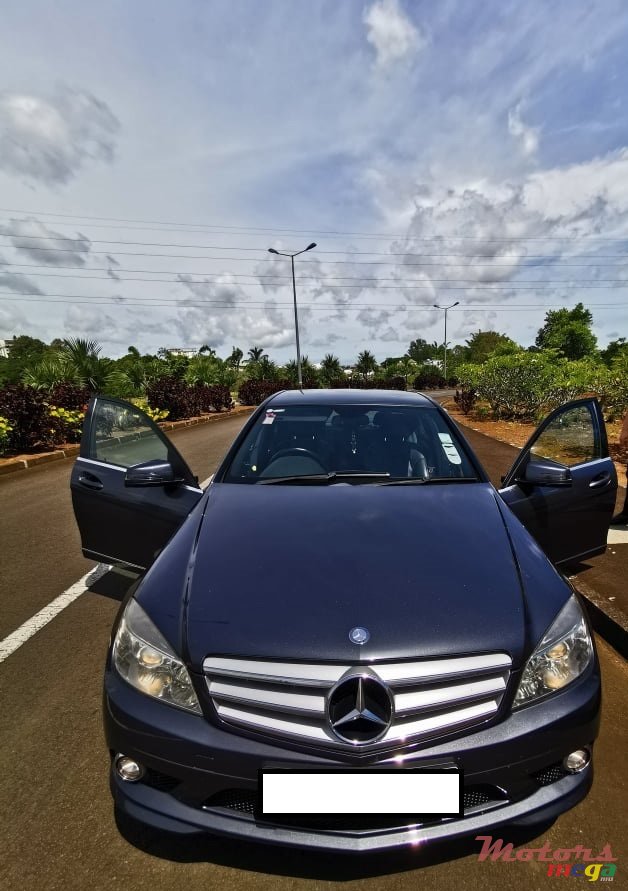 2009' Mercedes-Benz C-Class photo #1