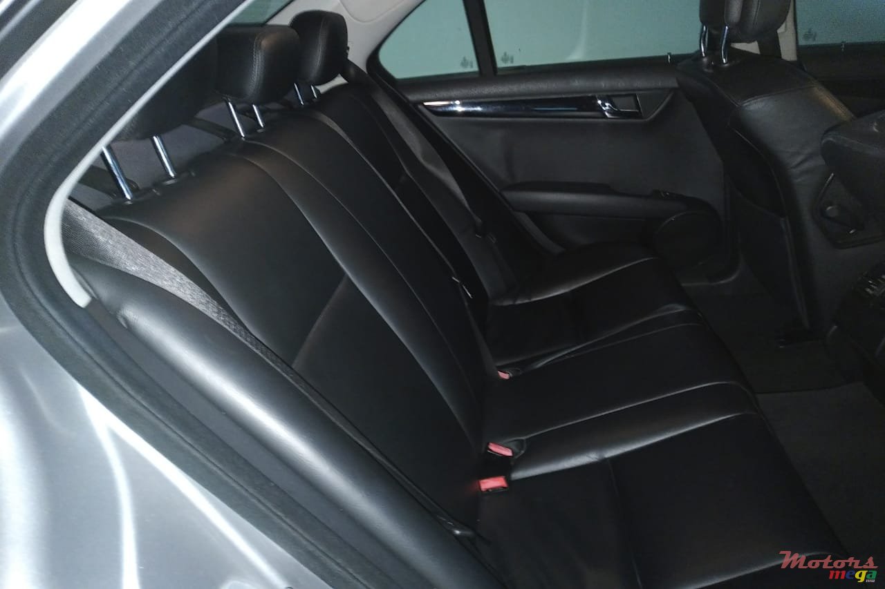 2009' Mercedes-Benz C-Class C200 Kompressor photo #3
