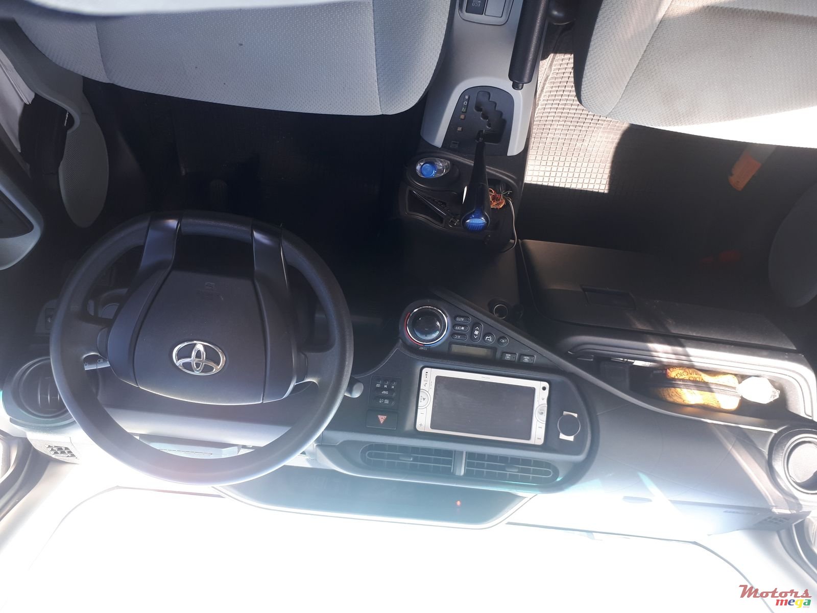 2013' Toyota Aqua photo #1