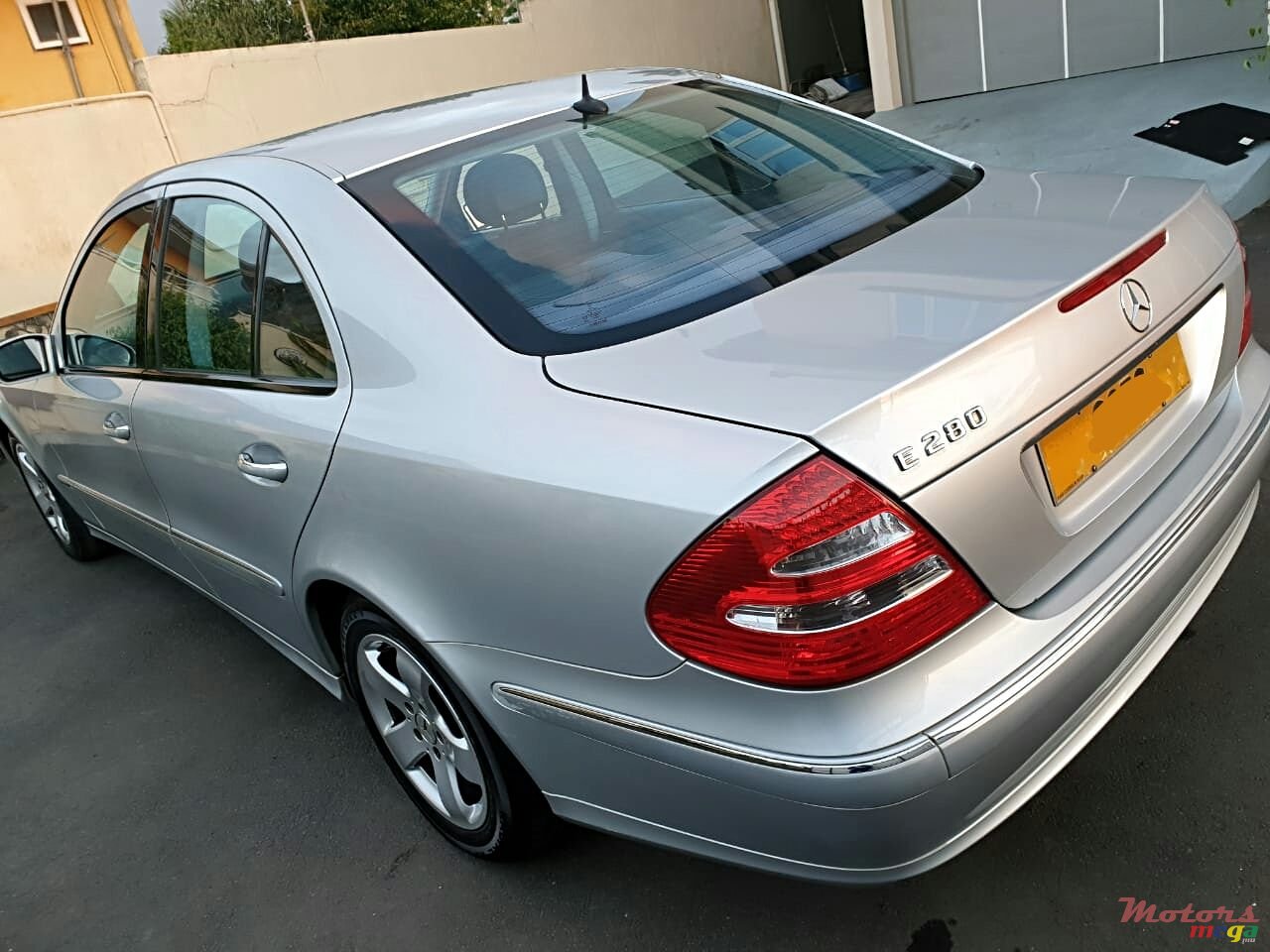 2006' Mercedes-Benz E280 automatic photo #3