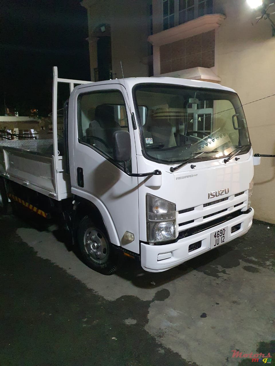 2012' Isuzu photo #3