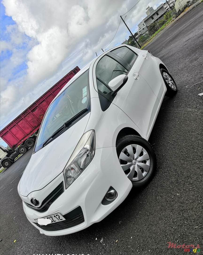 2012' Toyota Vitz 1320cc photo #1