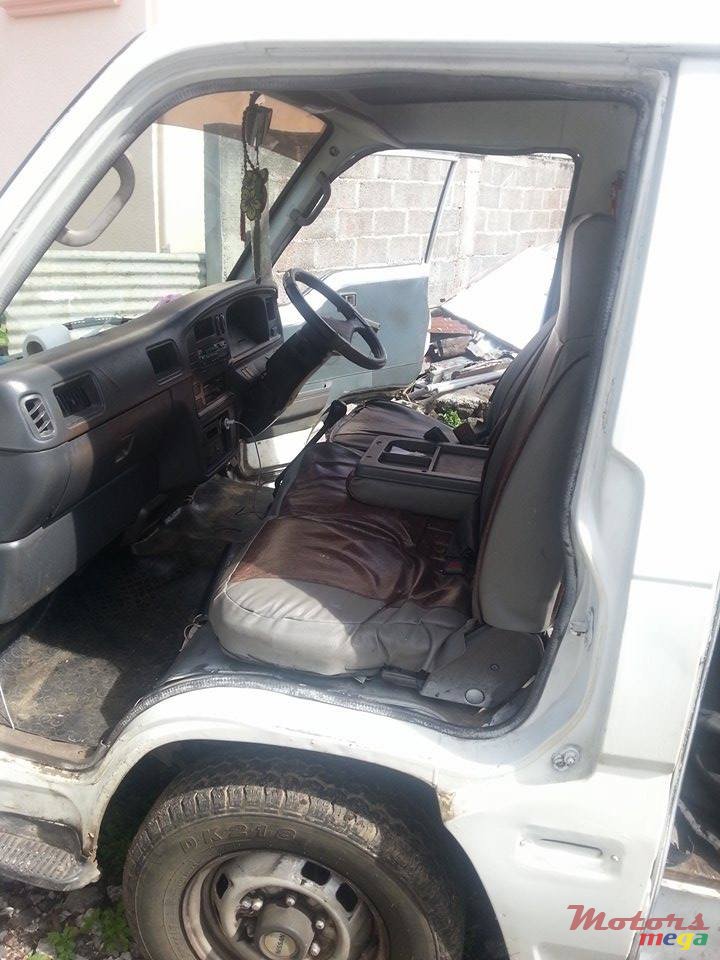 1999' Nissan Urvan no photo #5