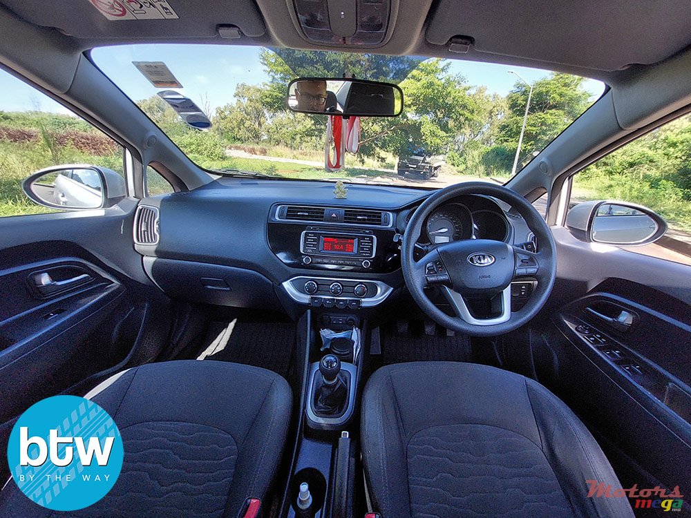 2015' Kia Rio photo #6
