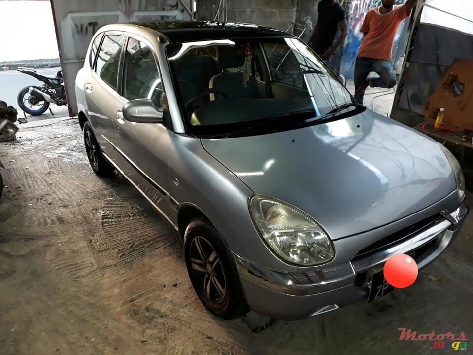 2001' Toyota Duet photo #1