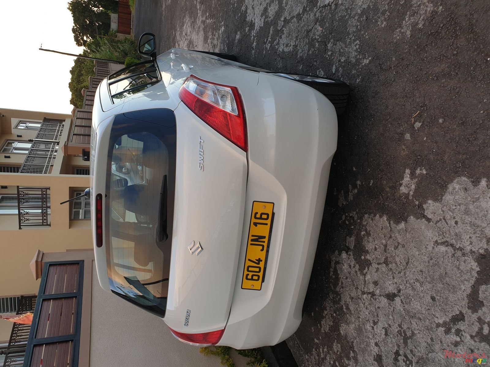 2016' Suzuki Swift HATCHBACK photo #4