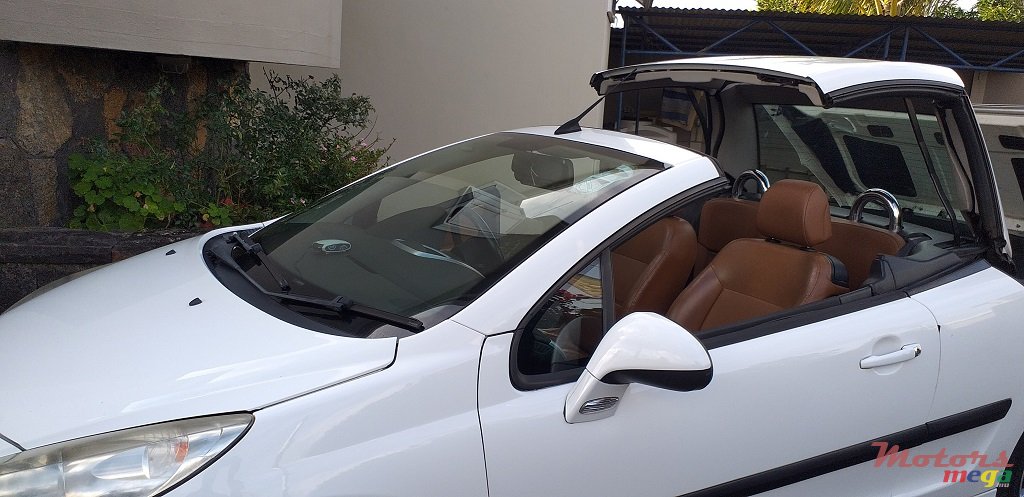 2010' Peugeot 207 cc photo #4