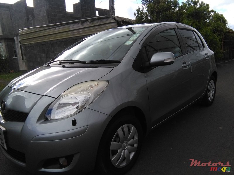 2010' Toyota Vitz photo #2