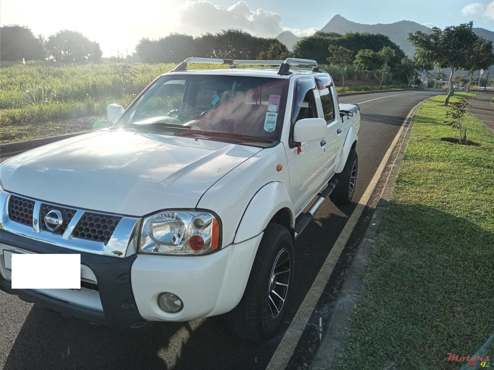 2008' Nissan Hardbody photo #1