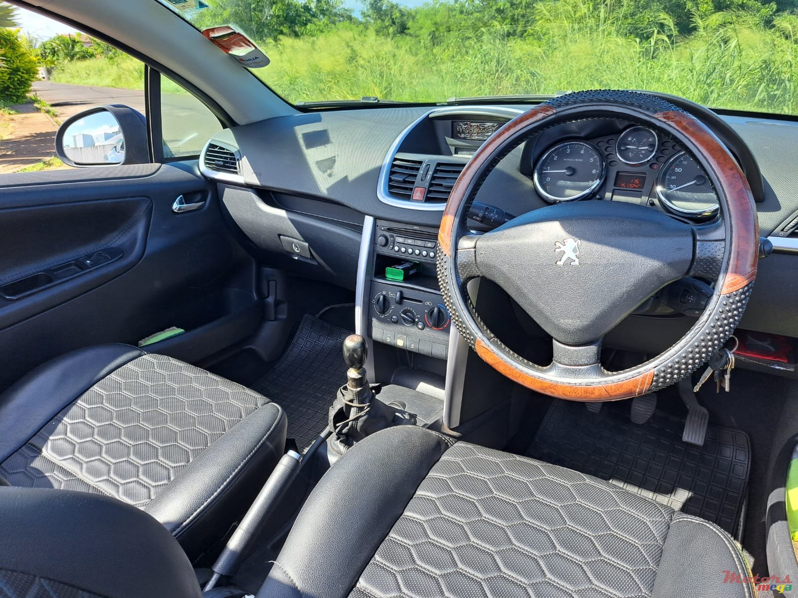 2010' Peugeot 207 photo #6