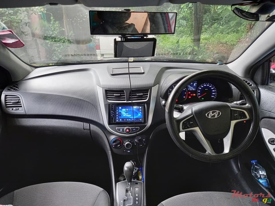 2013' Hyundai Accent photo #2