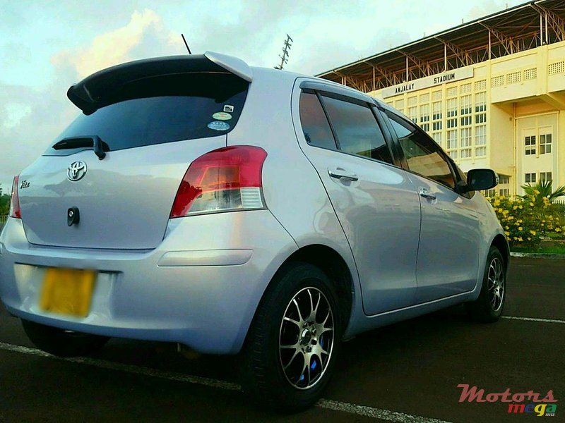 2008' Toyota Vitz photo #5