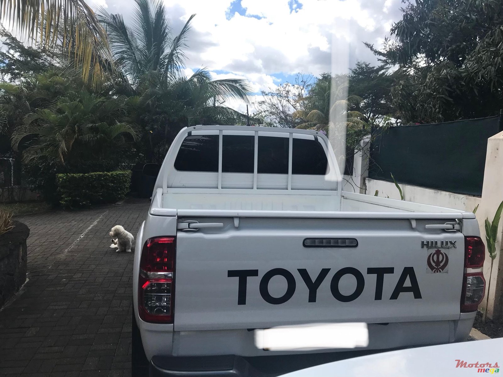 2013' Toyota Hilux photo #2