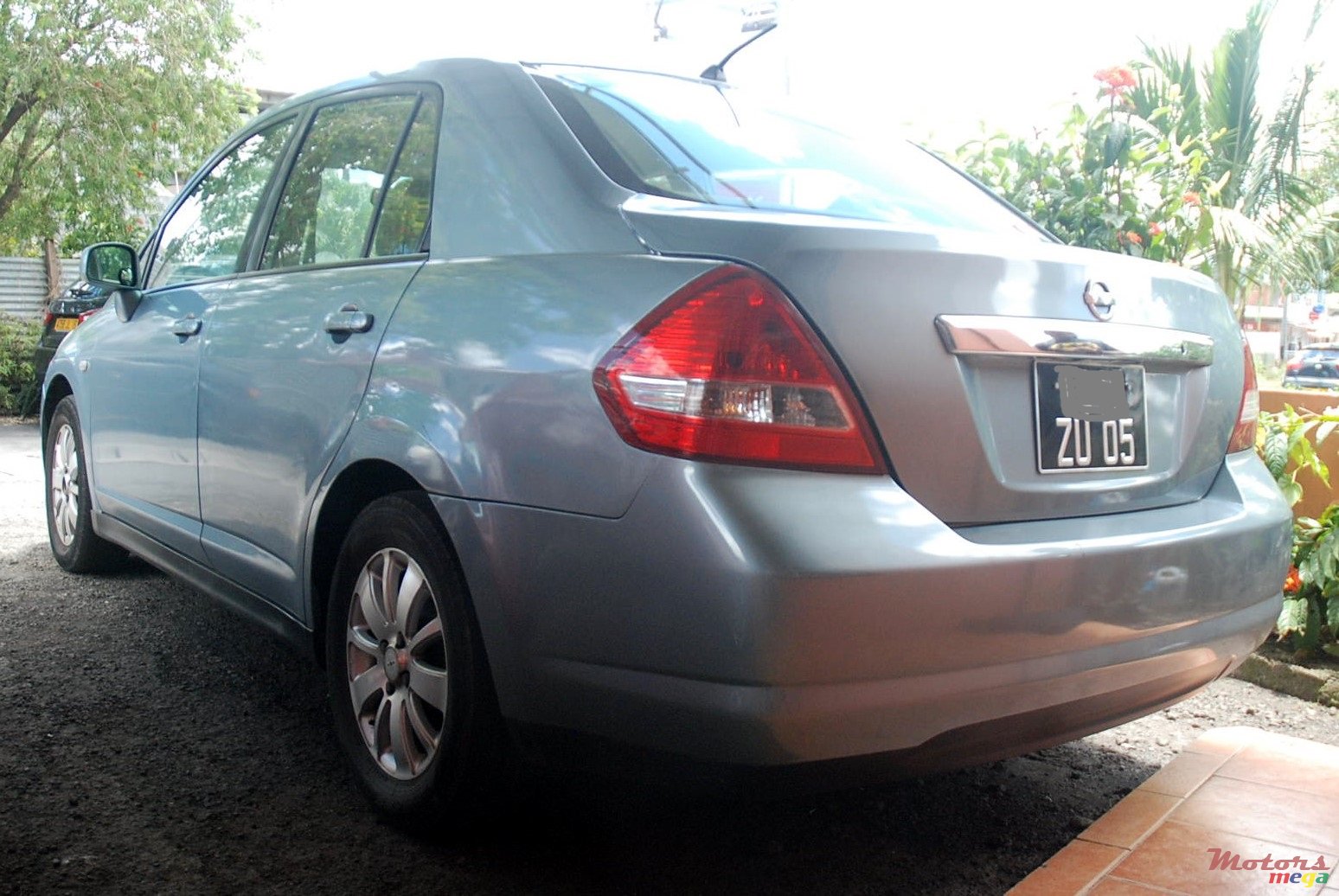 2005' Nissan Tiida photo #1