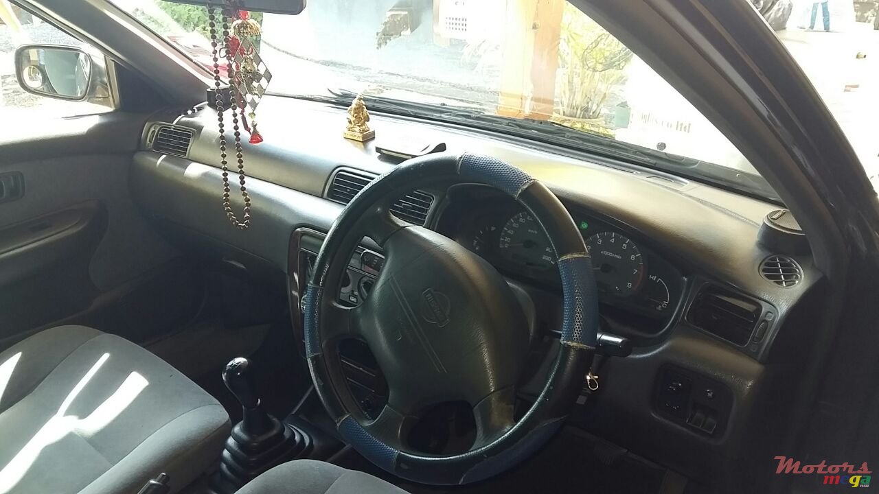 1999' Nissan Sunny photo #1