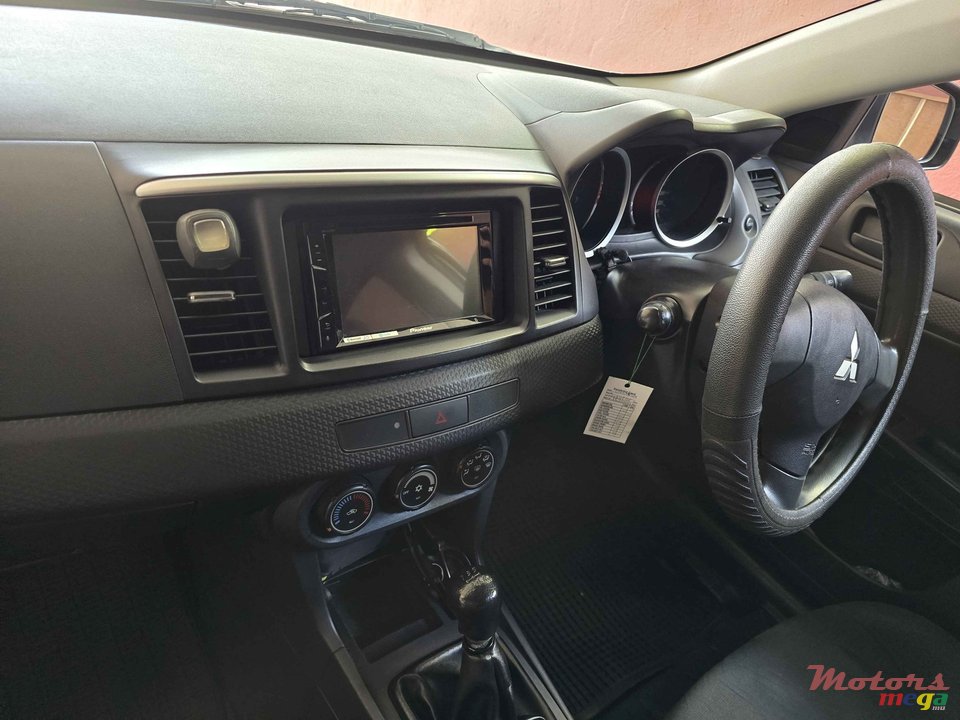 2013' Mitsubishi Lancer photo #4