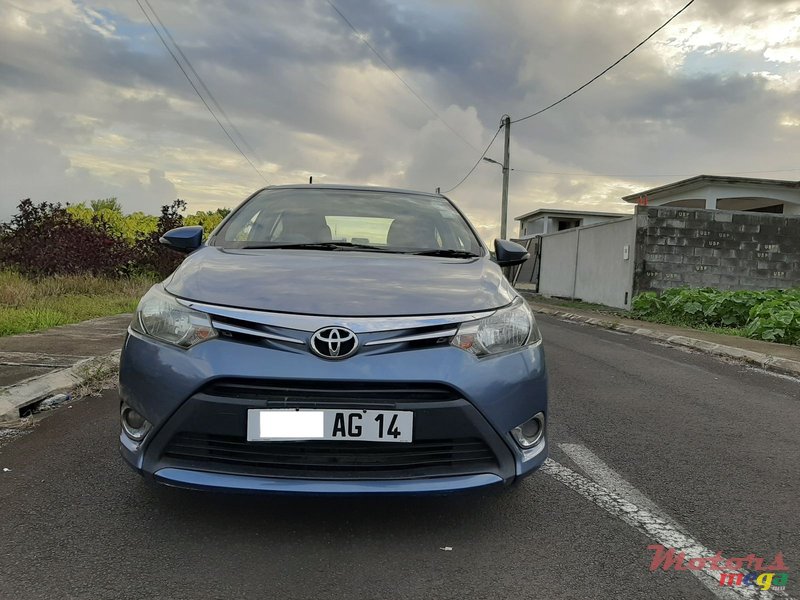 2014' Toyota Yaris photo #5