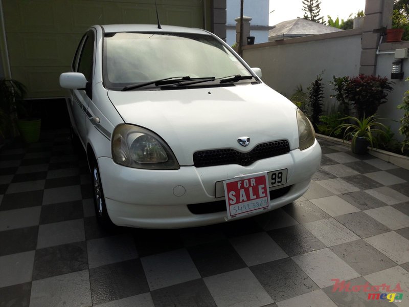 1999' Toyota Vitz photo #4