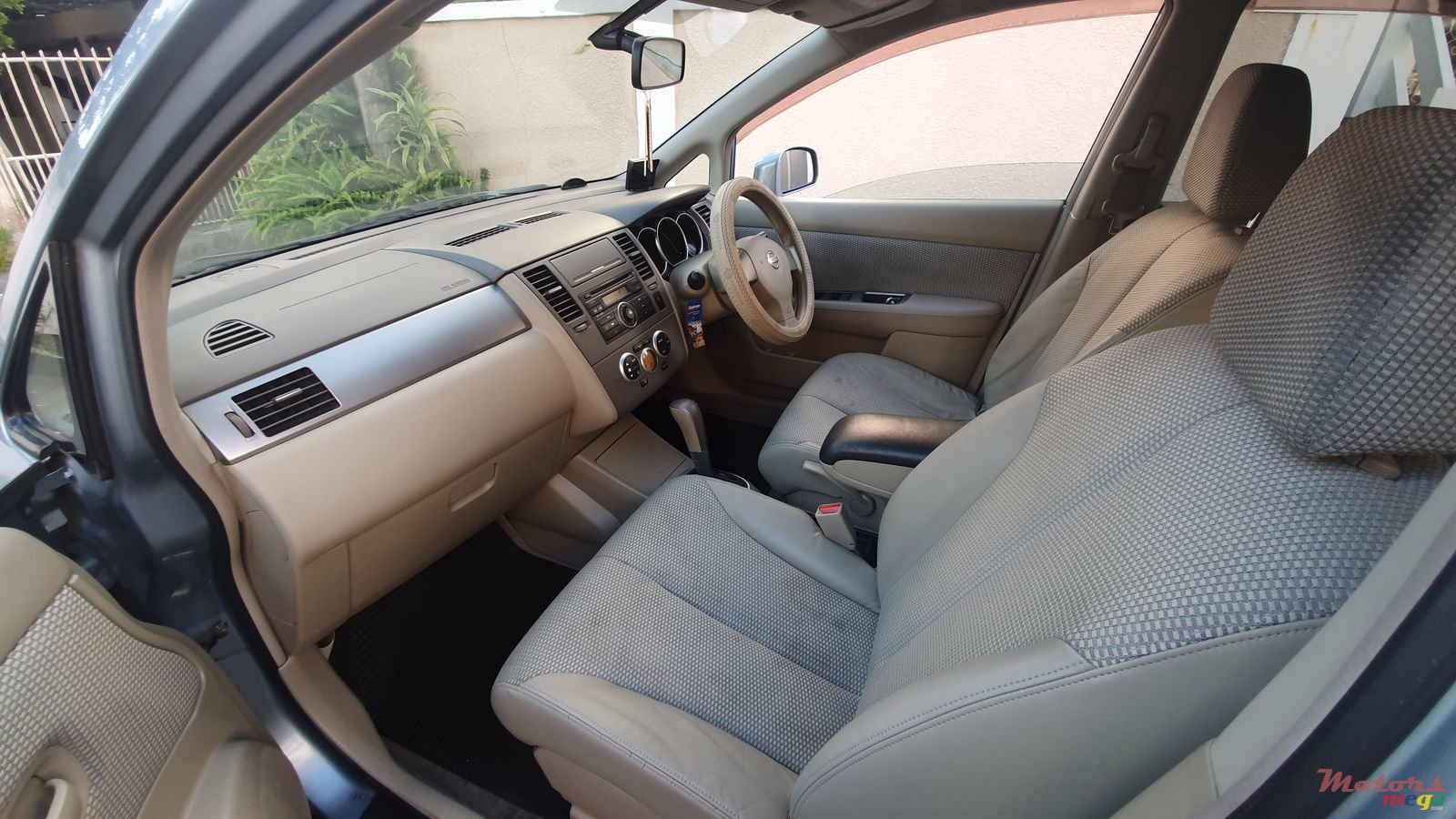 2005' Nissan Tiida photo #3