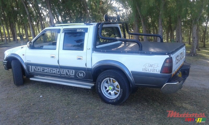 2000' Isuzu photo #1