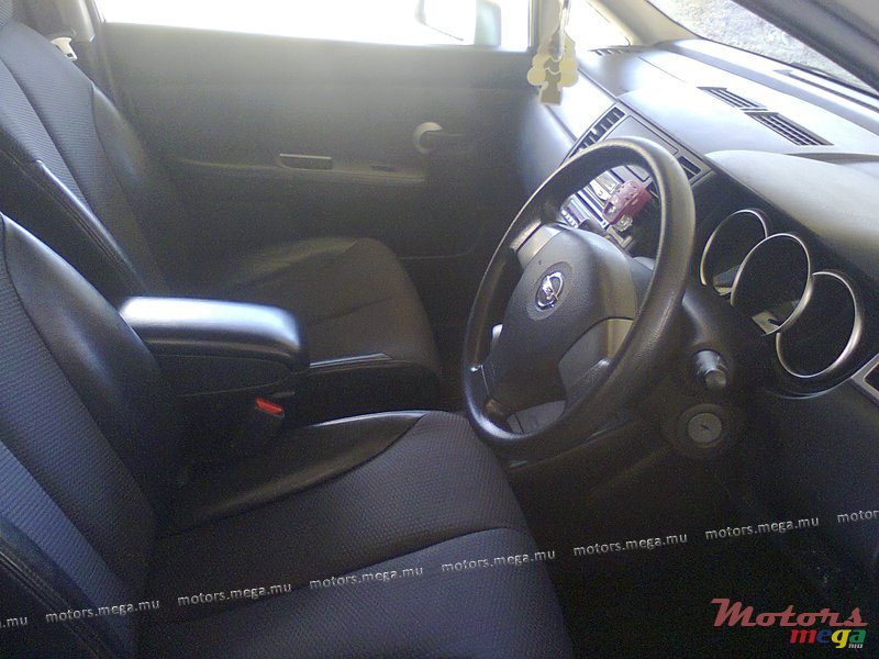 2005' Nissan Tiida Hatchback photo #6
