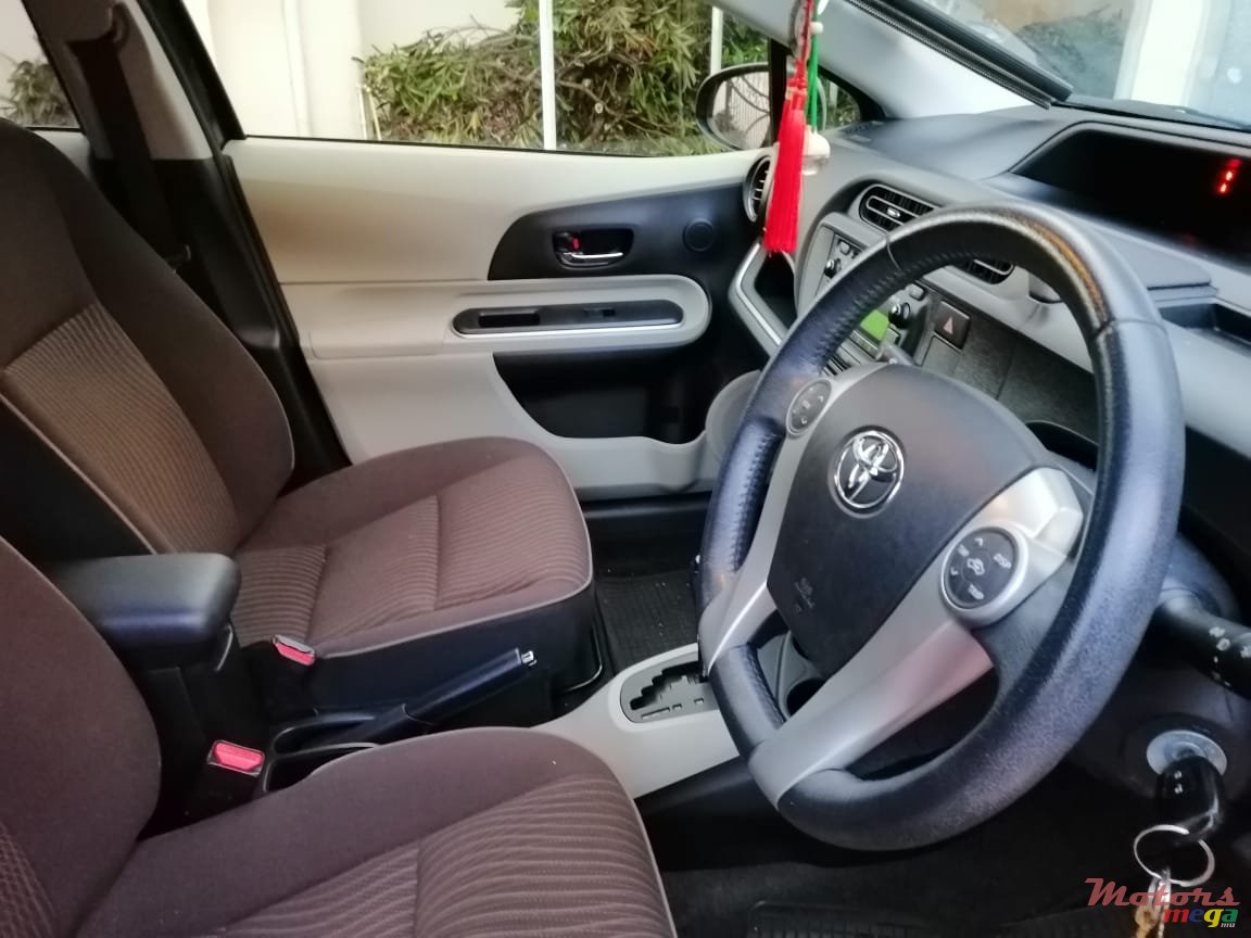 2014' Toyota Aqua photo #5