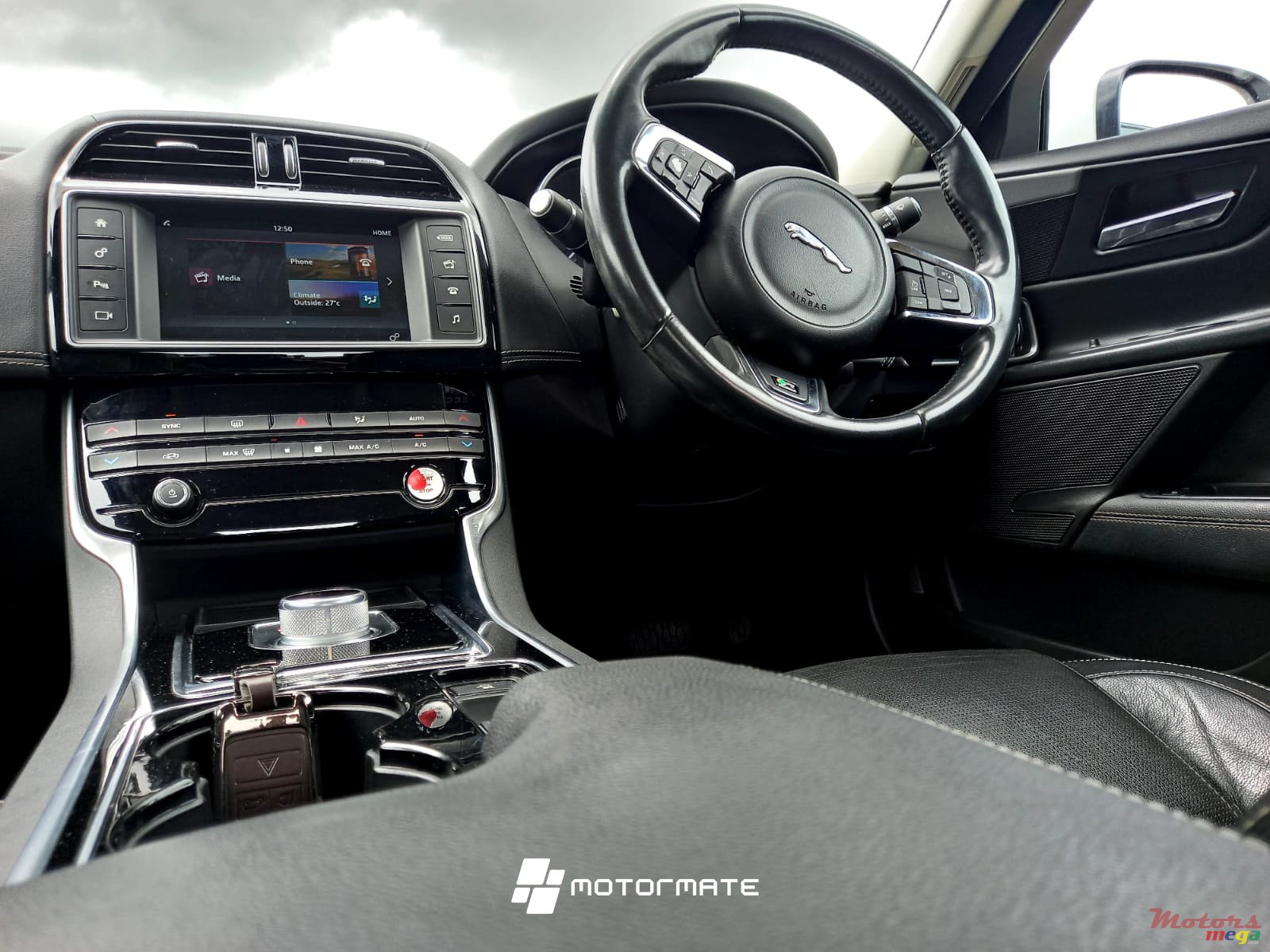 2016' Jaguar XE R-SPORT photo #5