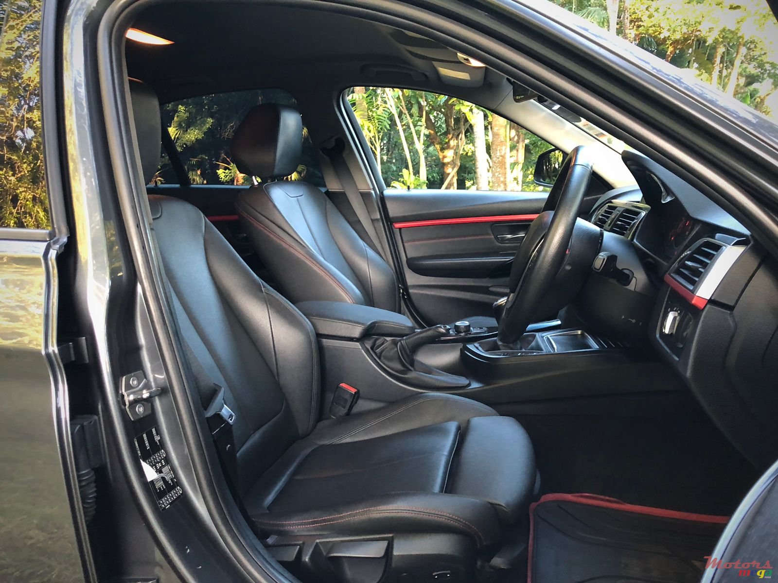 2015' BMW 318i manual photo #4