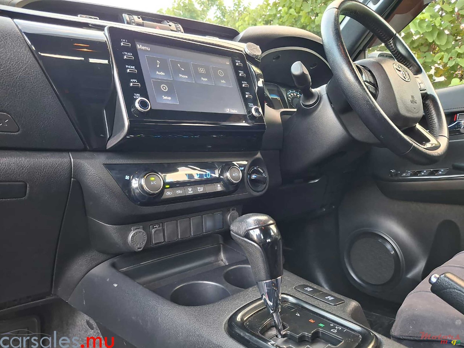 2021' Toyota Hilux 2.8 GD6 Legend photo #6