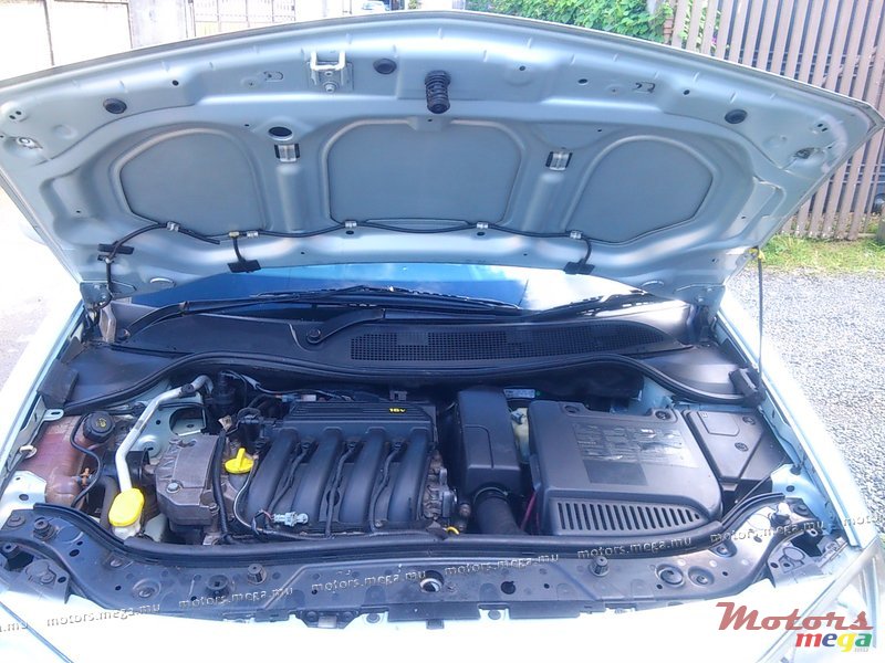 2004' Renault Megane photo #4