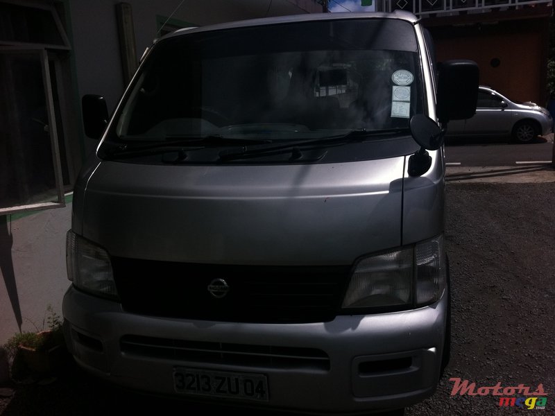 2004' Nissan Urvan photo #2