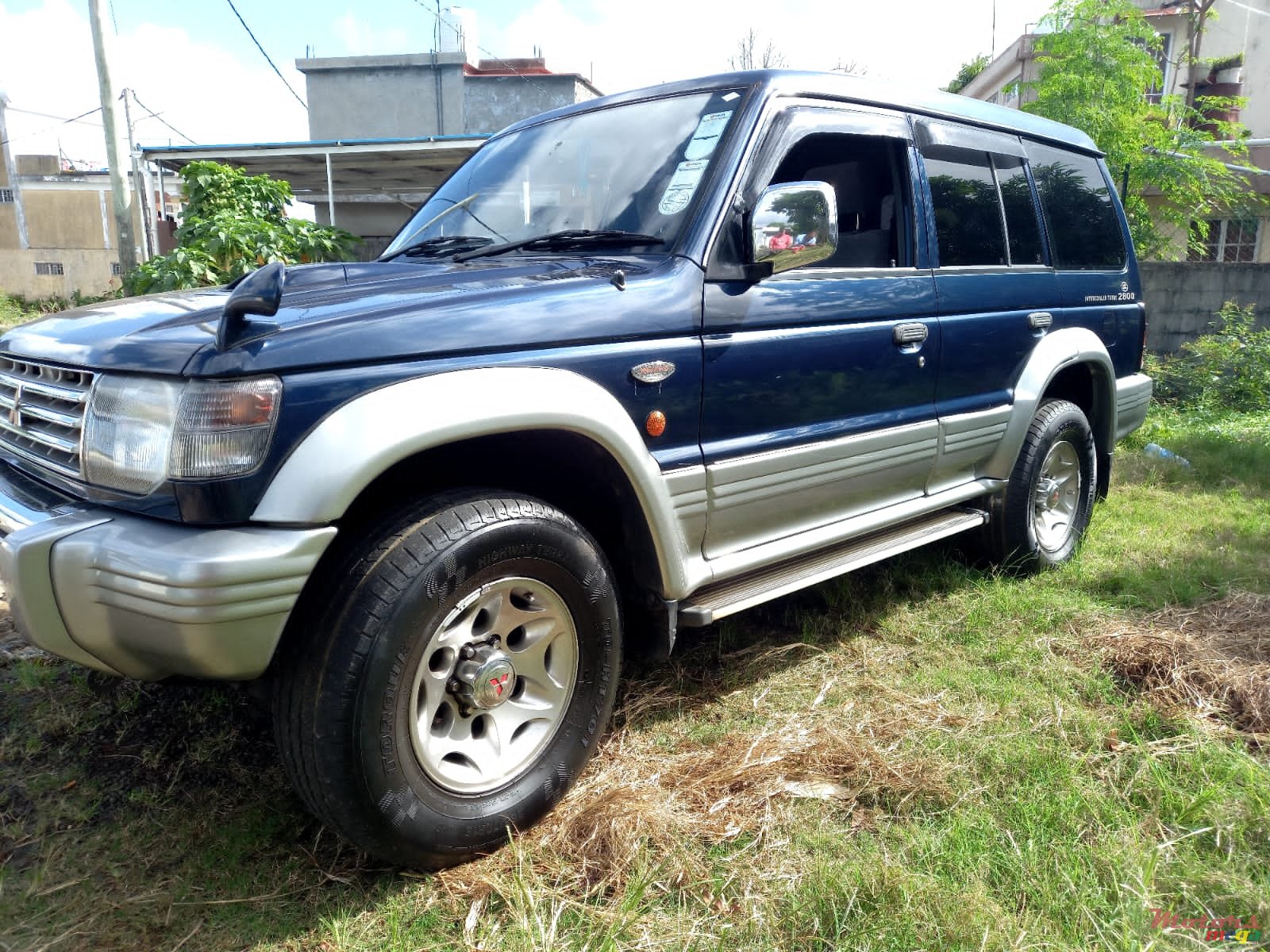 1996' Mitsubishi Pajero photo #1