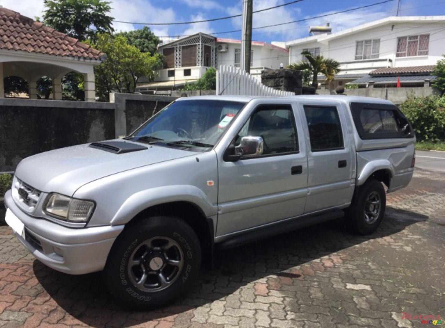 2004' Isuzu photo #2