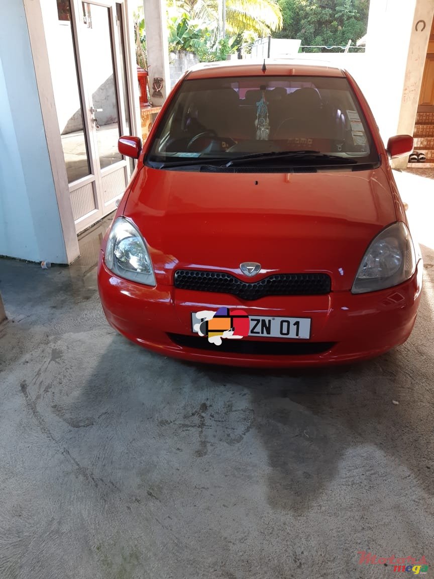 2001' Toyota Vitz photo #2